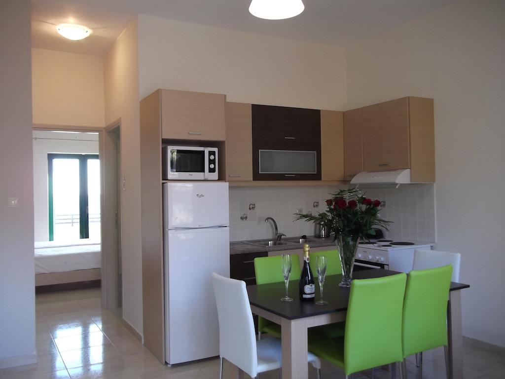 Kritamos Beach Apartments 弗朗哥卡斯特隆 外观 照片